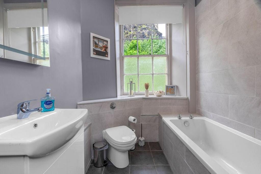 Guestready - Lovely Nest In The Old Town Edinburgh Ngoại thất bức ảnh